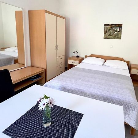 Paradise Apartments - Robinson Getaway Gdinj Luaran gambar