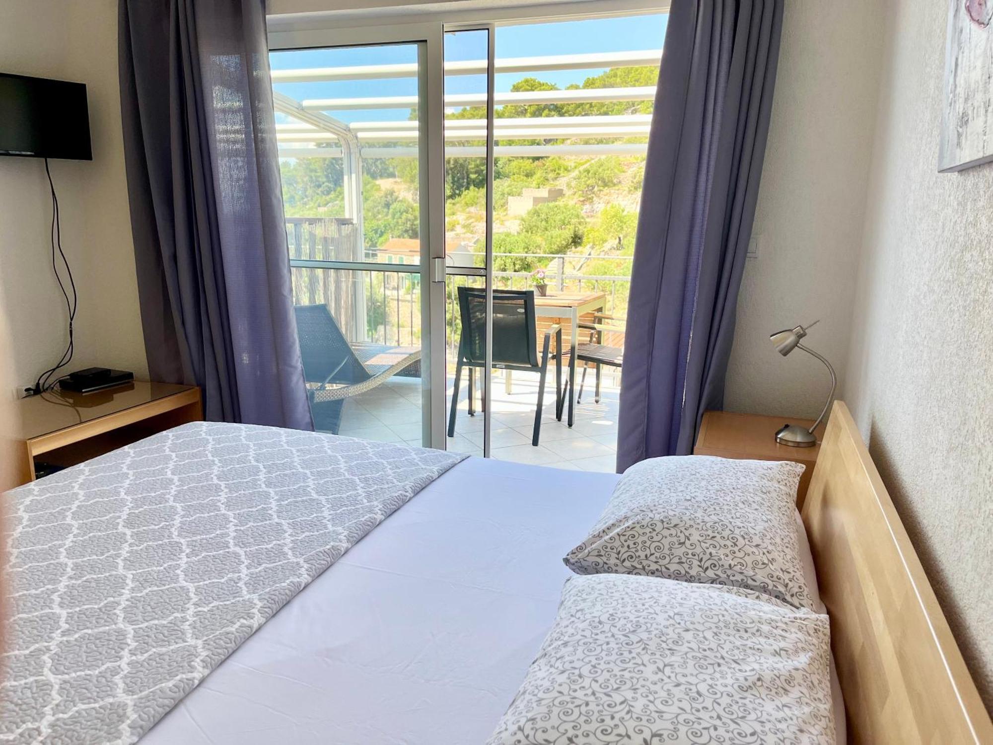 Paradise Apartments - Robinson Getaway Gdinj Luaran gambar