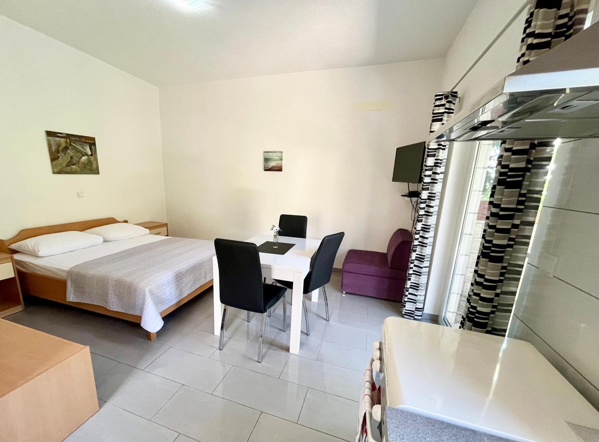 Paradise Apartments - Robinson Getaway Gdinj Luaran gambar