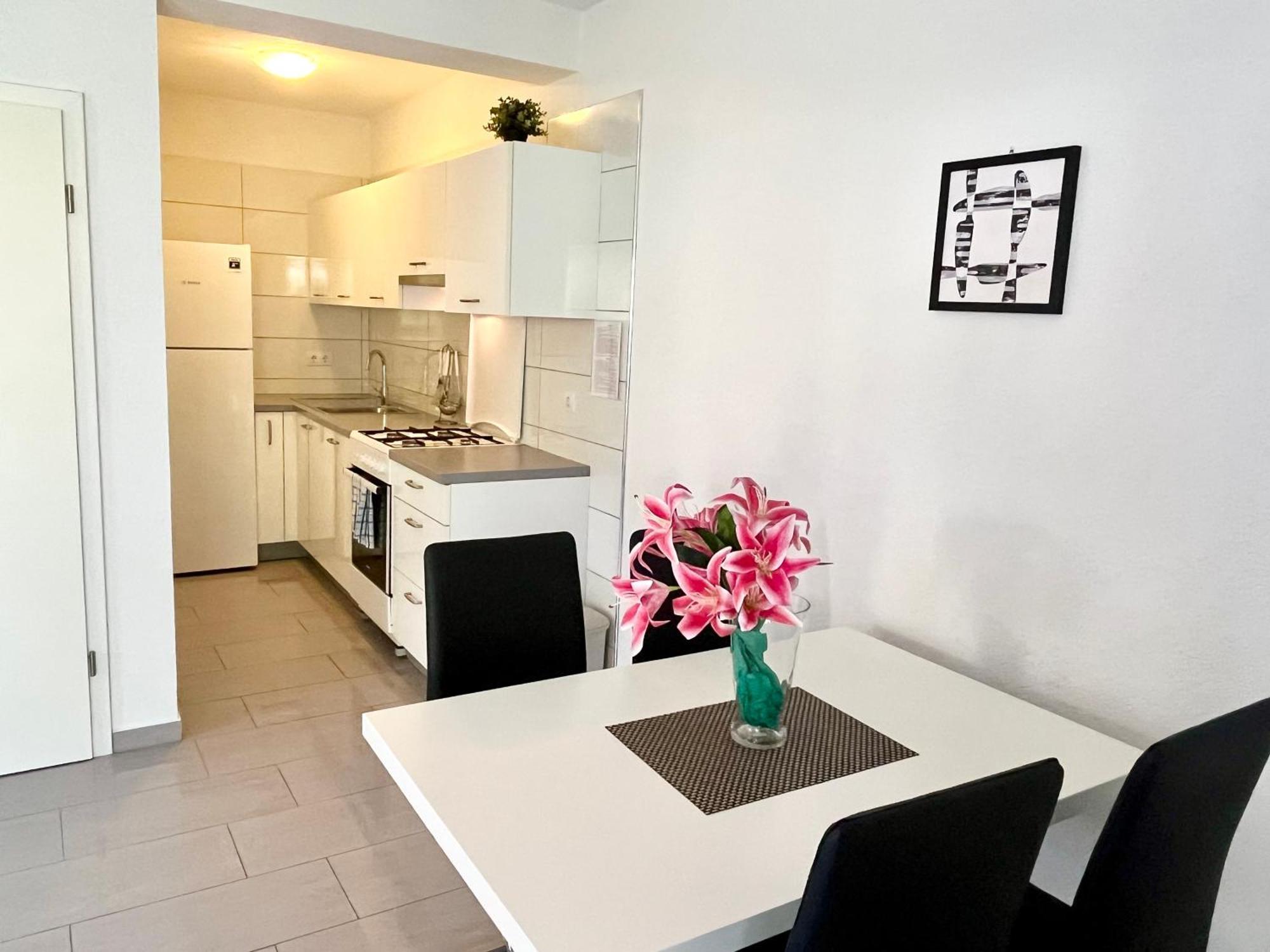 Paradise Apartments - Robinson Getaway Gdinj Luaran gambar