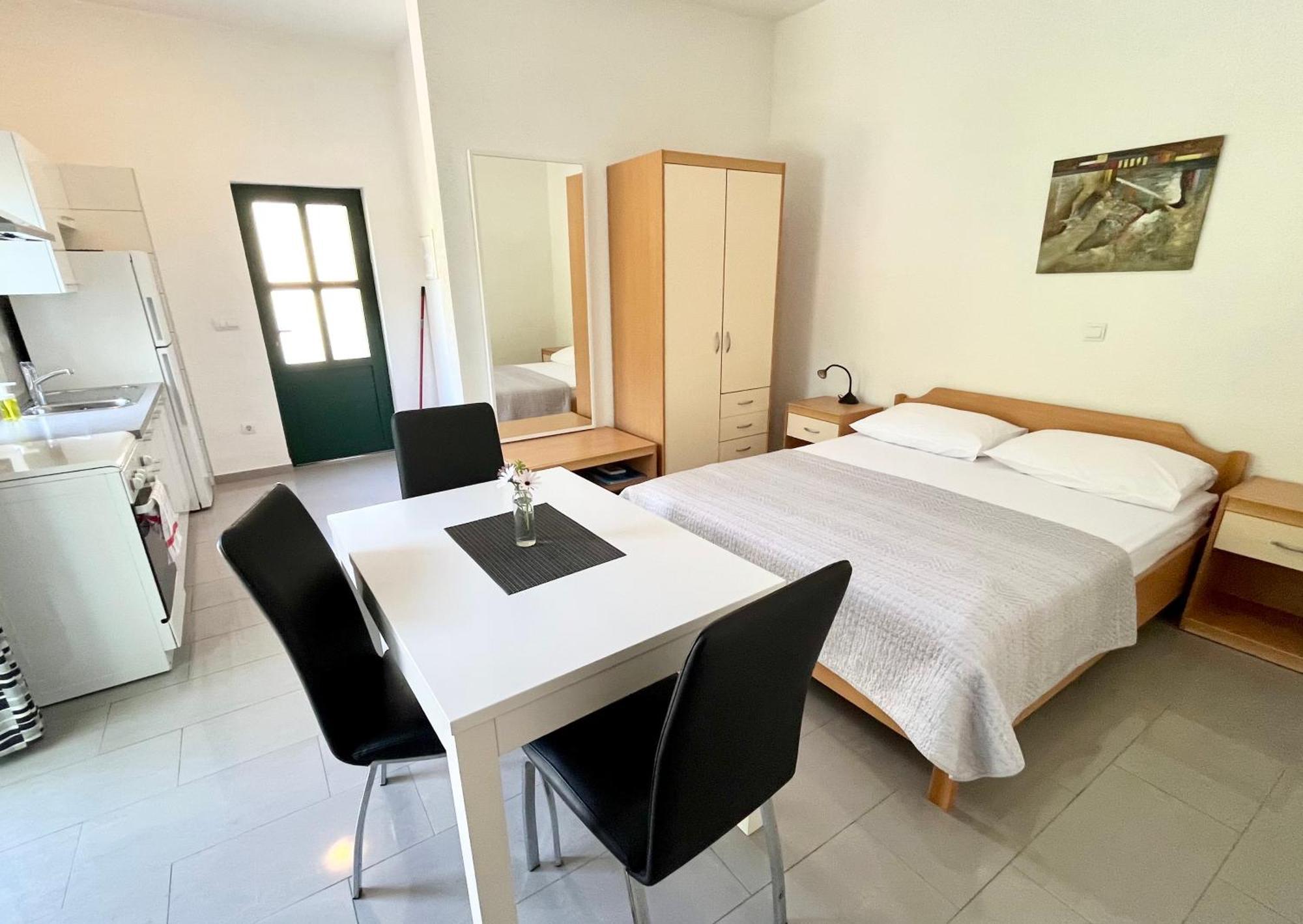 Paradise Apartments - Robinson Getaway Gdinj Luaran gambar