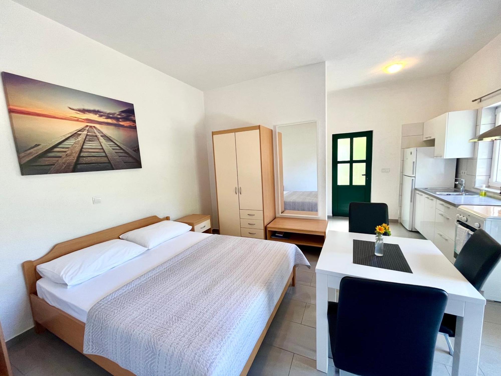 Paradise Apartments - Robinson Getaway Gdinj Luaran gambar