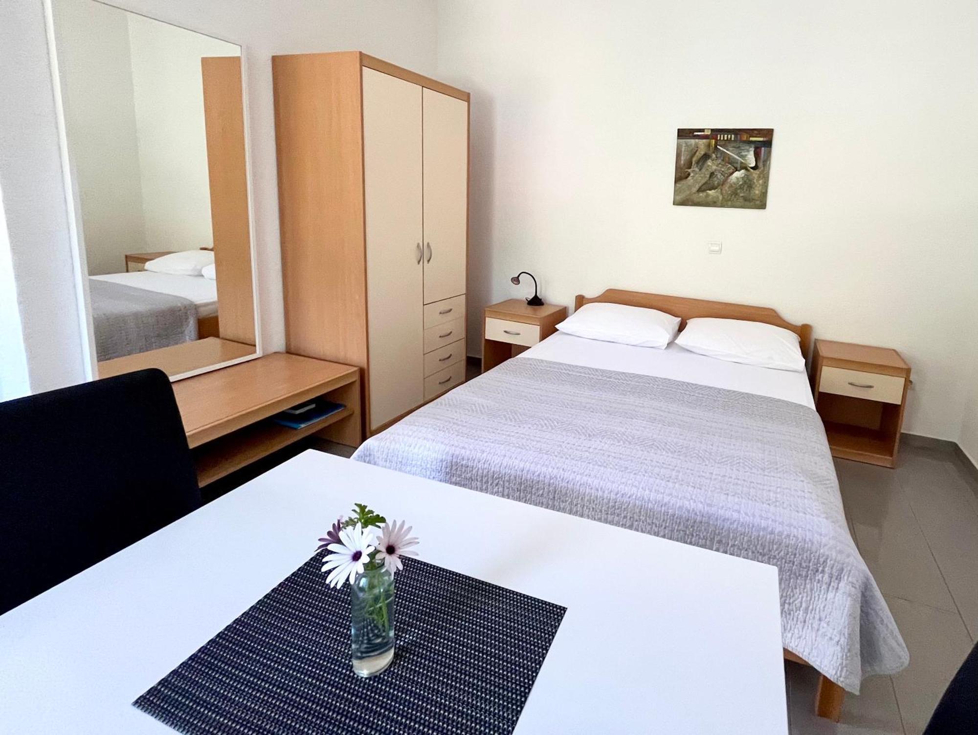 Paradise Apartments - Robinson Getaway Gdinj Luaran gambar